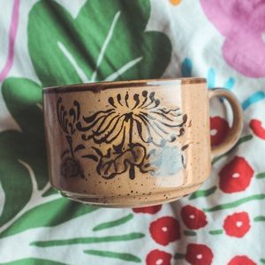 Brown speckled flower mug